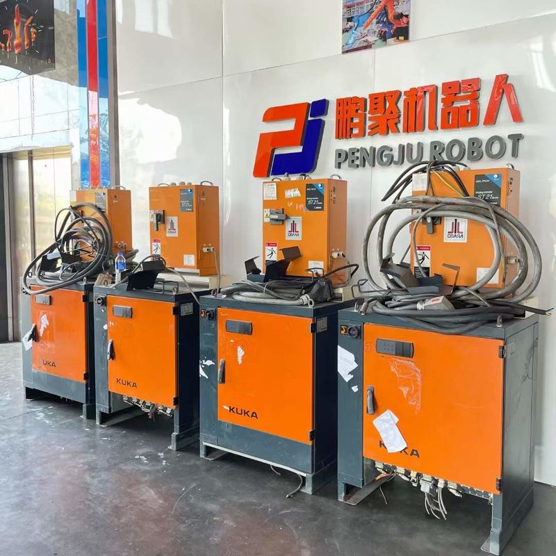 KUKA KR210 R3100 औद्योगिक रोबोट 6-अक्ष रोबोट आर्म 210kg पेलोड और 0.06mm दोहराव के साथ