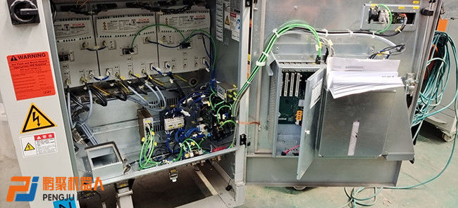 नवीनीकृत कुका KR210 रोबोटिक आर्म सी4 सिस्टम 2700 मिमी पहुंच 1066 किलोग्राम AC380V बिजली की आपूर्ति समानांतर धोने के लिए मिग