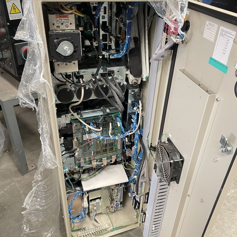 Yaskawa ES165D सेकेंड हैंड रोबोट ऑटोमैटिक वेल्डिंग सिक्स एक्सिस रोबोट यास्कावा रोबोट स्टैम्पिंग मशीन