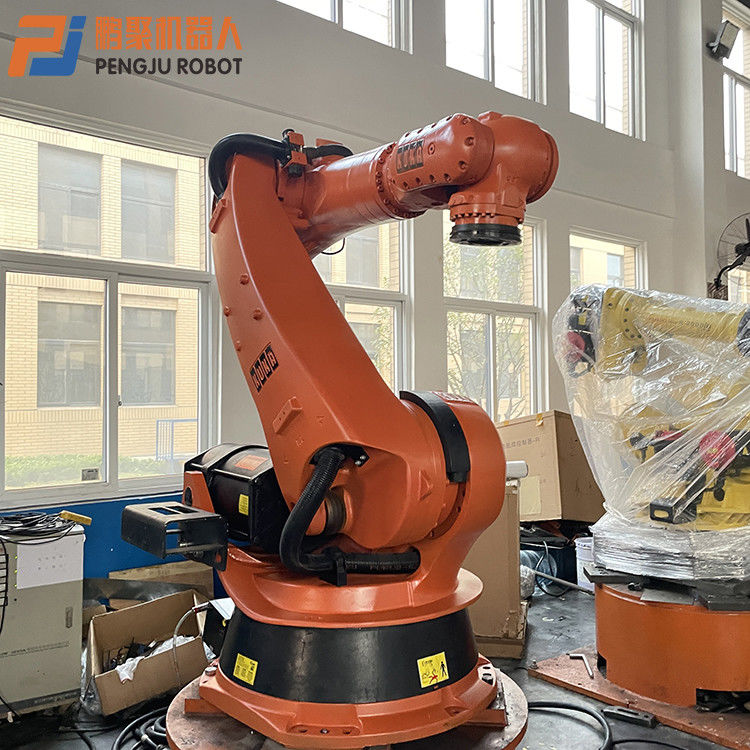 KUKA KR210-2 स्पॉट वेल्डिंग, प्रेस टेंडिंग, पैलेटिंग, लोडिंग एंड अनलोडिंग ऑफ पार्ट्स, मशीनिंग, हैंडलिंग ऑफ पार्ट्स