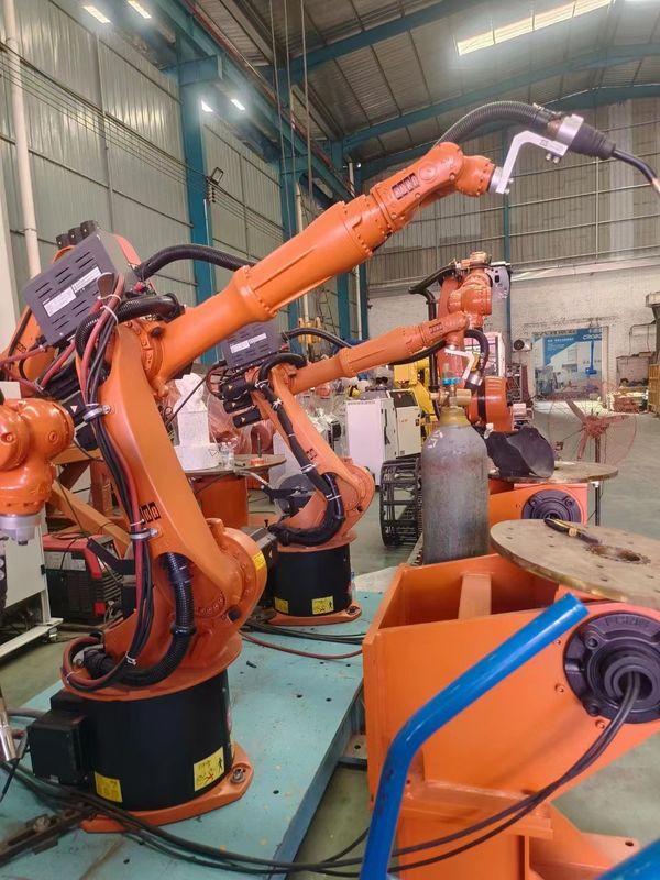 KUKA KR16 L6 रोबोट प्रयुक्त औद्योगिक रोबोट बांह,वेल्डिंग रोबोट,लोडिंग रोबोट,हैंडलिंग रोबोट