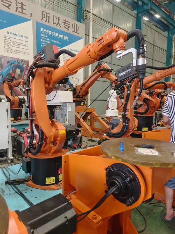 KUKA KR16 L6 रोबोट प्रयुक्त औद्योगिक रोबोट बांह,वेल्डिंग रोबोट,लोडिंग रोबोट,हैंडलिंग रोबोट