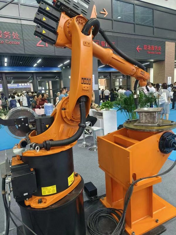 KUKA KR16 L6 रोबोट प्रयुक्त औद्योगिक रोबोट बांह,वेल्डिंग रोबोट,लोडिंग रोबोट,हैंडलिंग रोबोट