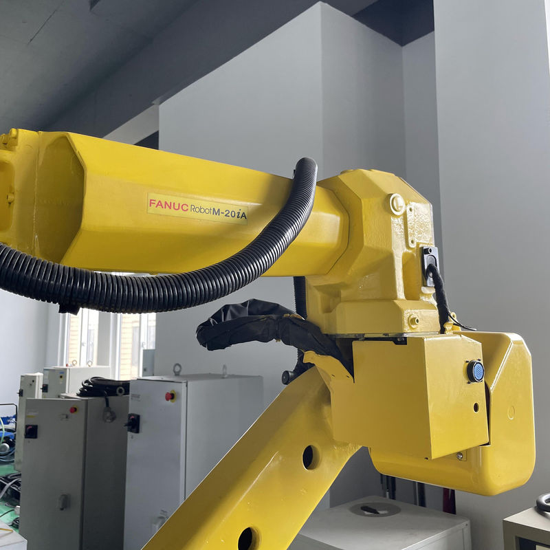 FANUC M-20iA रोबोट R30iB नियंत्रक के साथ इंजेक्शन मोल्डिंग रोबोट, डिस्पेंसर रोबोट, फाइबरग्लास कटिंग रोबोट