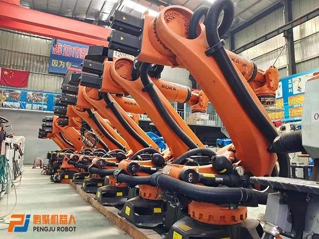 KUKA KR210 R2700 प्राइम रोबोट 6-अक्ष 210kg पेलोड 2700mm रेंज स्पॉट वेल्डिंग के लिए पैलेटिसिंग लोडिंग एंड अनलोडिंग