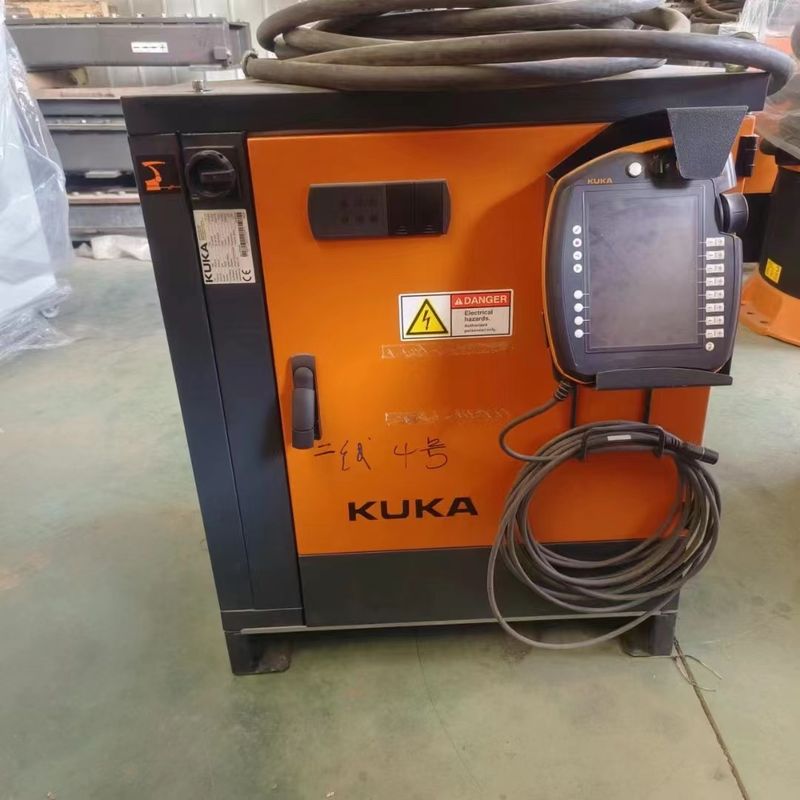 KUKA KR210 R2700 प्राइम रोबोट 6-अक्ष 210kg पेलोड 2700mm रेंज स्पॉट वेल्डिंग के लिए पैलेटिसिंग लोडिंग एंड अनलोडिंग