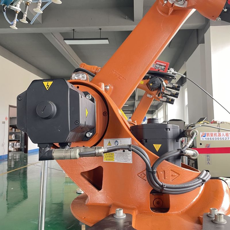 KUKA Kr16 आर्क वेल्डिंग रोबोट XP नियंत्रक के साथ भागों का लोड और अनलोडिंग भागों का हैंडलिंग औद्योगिक रोबोट हाथ