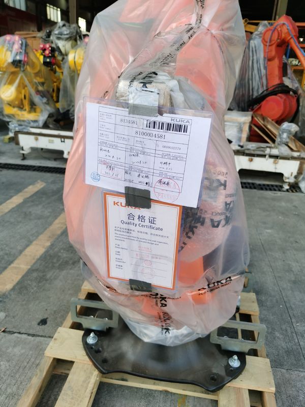 नई कुका KR210 R2700, KRC4, 210 किलो भार, 2700 मिमी तक पहुँच, पैलेटिंग, असेंबली, भागों का लोड और अनलोडिंग, शिक्षा