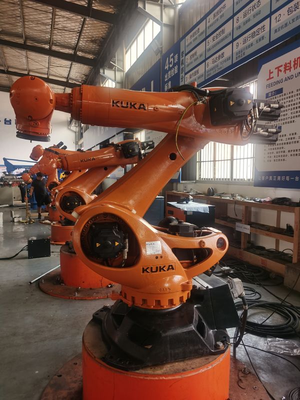 KUKA KR180 R2900 प्राइम 180kg पेलोड 2900mm रेंज वॉल-माउंटेड लोडिंग रोबोट और KRC4 कंट्रोलर पेंटिंग रोबोट