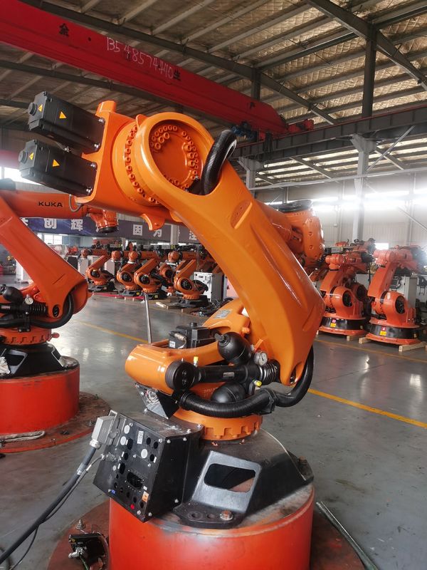 KUKA KR240 R2700 प्राइम KRC4 कंट्रोलर 6-अक्ष पैलेटिंग रोबोट सही संयोजन 2700 मिमी 240 किलो पेलोड तक पहुंचता है
