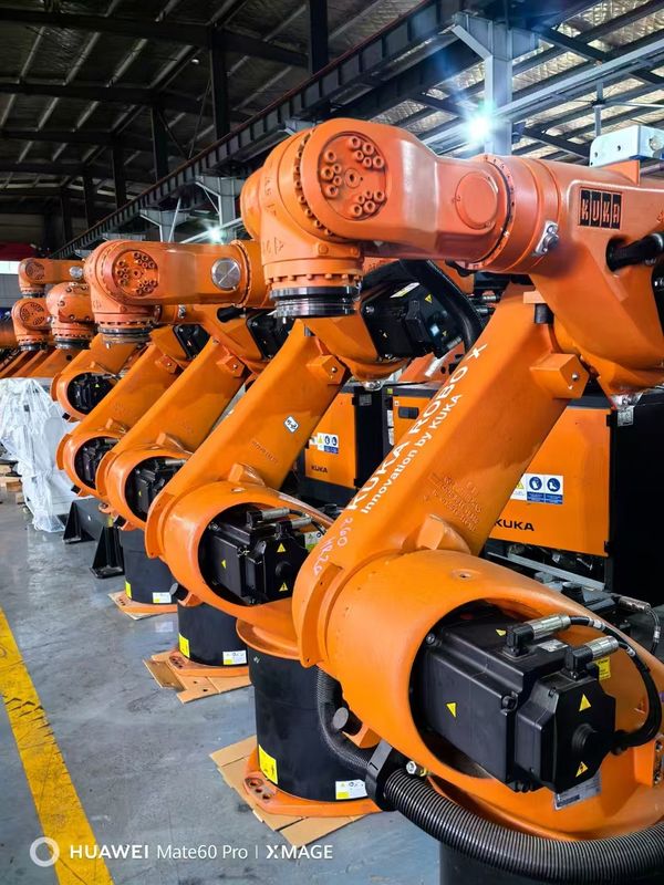 2033 मिमी तक पहुंच KUKA KR60-3 60KG पेलोड सामग्री हैंडलिंग और पिकिंग के लिए इस्तेमाल किए गए KUKA रोबोट