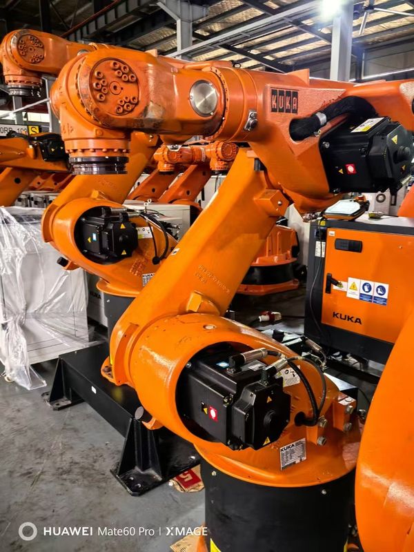 2033 मिमी तक पहुंच KUKA KR60-3 60KG पेलोड सामग्री हैंडलिंग और पिकिंग के लिए इस्तेमाल किए गए KUKA रोबोट