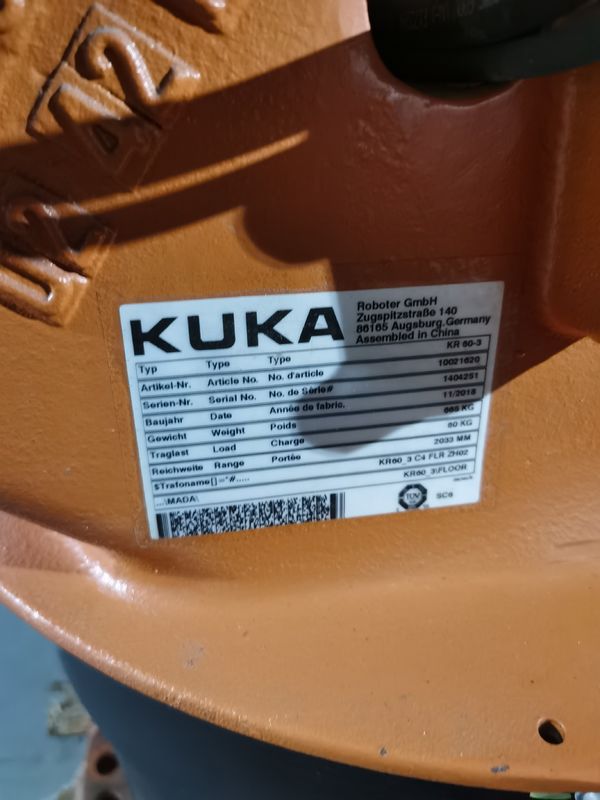 2033 मिमी तक पहुंच KUKA KR60-3 60KG पेलोड सामग्री हैंडलिंग और पिकिंग के लिए इस्तेमाल किए गए KUKA रोबोट