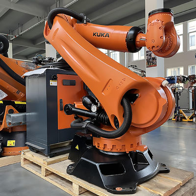 प्रयुक्त 6 एक्सिस आधुनिक औद्योगिक रोबोट KUKA KR210 सामग्री प्रबंधन रोबोट