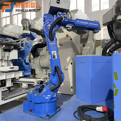 6 एक्सिस ने YASKAWA रोबोट्स MH6 इंडस्ट्रियल पेंटिंग रोबोट्स का इस्तेमाल किया