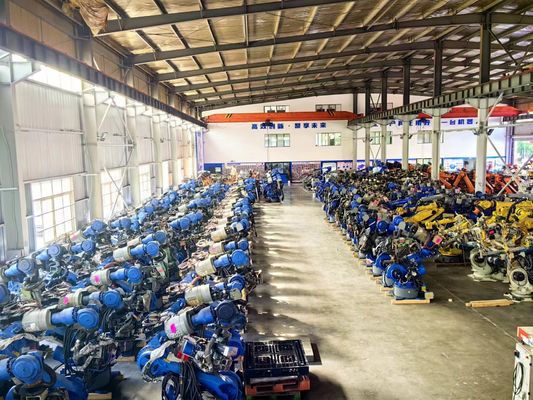 ES200D उच्च रोबोट बांह के साथ स्वचालित बैटरी स्पॉट वेल्डिंग रोबोट KUKA और Yasakawa