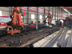 KUKA KR 16 L6 एक लंबी दूरी का कम पेलोड रोबोट हाथ है। इसमें एक हाथ विस्तारक है जो कि